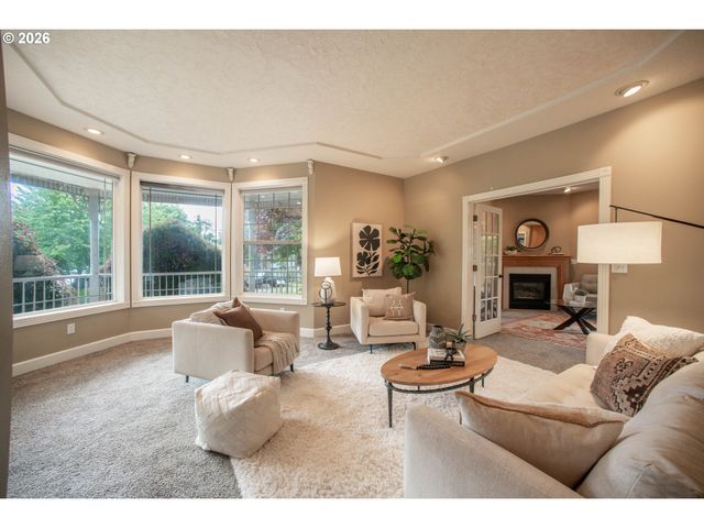 39475 HOOD St, Sandy, OR 97055