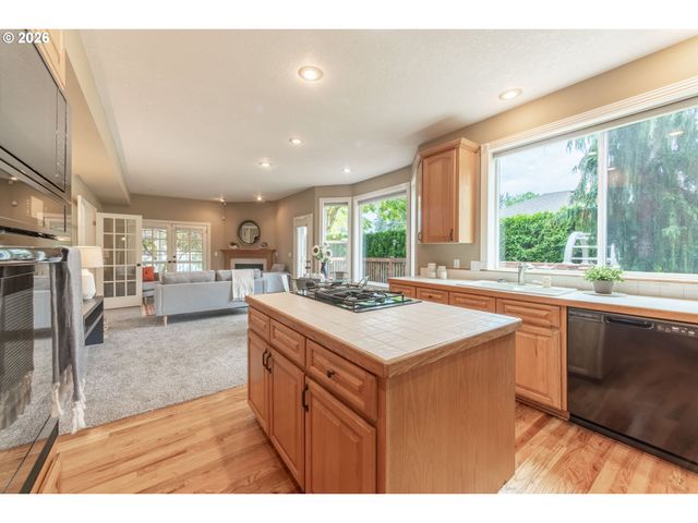 39475 HOOD St, Sandy, OR 97055
