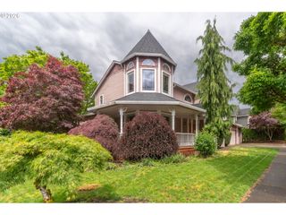 39475 HOOD St, Sandy, OR 97055