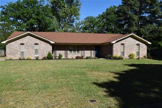 120 Donniebrook Drive, Palestine, TX 75803