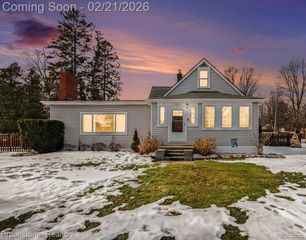 37815 Pineridge Street, Harrison Twp, MI 48045