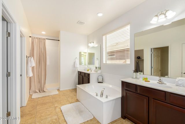 2499 W DAPPLE GRAY Court, San Tan Valley, AZ 85144