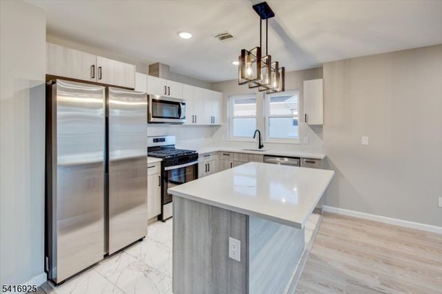 581 Bergen St, Newark City, NJ 07108