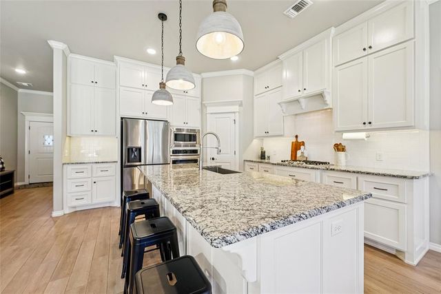 1405 N Storybrook Terrace, Mustang, OK 73064