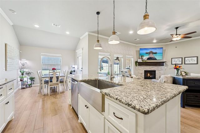 1405 N Storybrook Terrace, Mustang, OK 73064