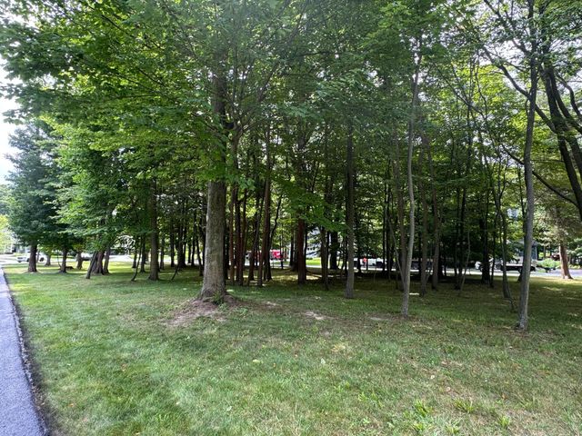 125 W Shore Woods Drive, Douglas, MI 49406