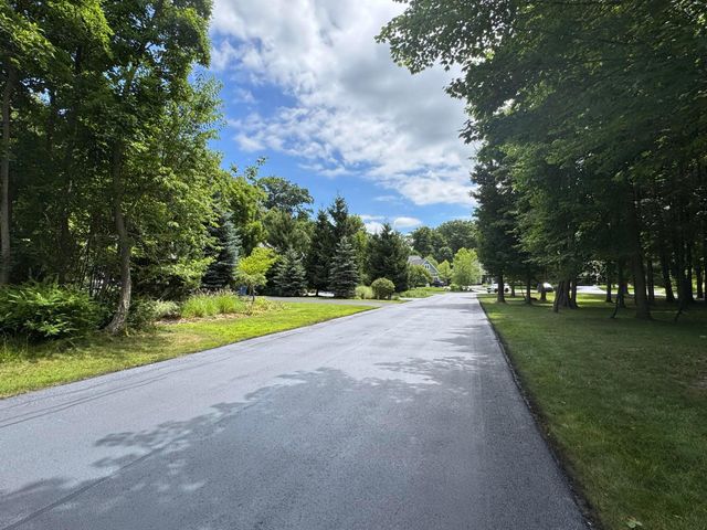 125 W Shore Woods Drive, Douglas, MI 49406