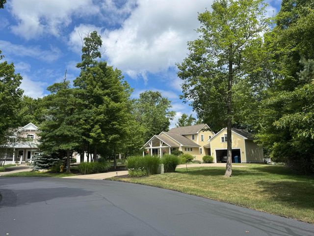 125 W Shore Woods Drive, Douglas, MI 49406