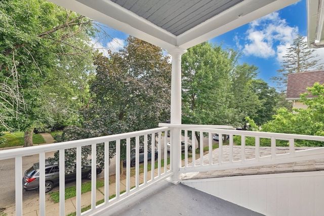 201 Locust St, Holyoke, MA 01040