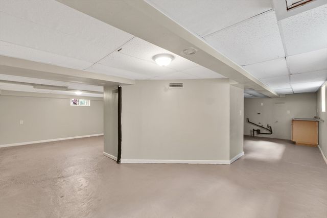 201 Locust St, Holyoke, MA 01040