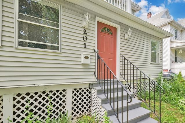201 Locust St, Holyoke, MA 01040