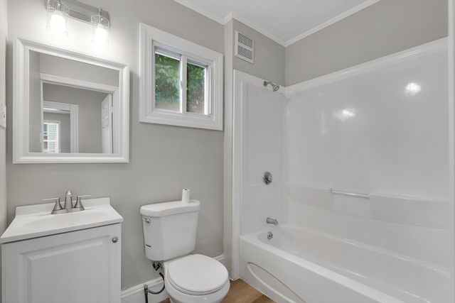201 Locust St, Holyoke, MA 01040