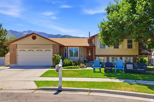 11209 S CHRISTOPHER CIR, Sandy, UT 84092