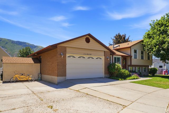 11209 S CHRISTOPHER CIR, Sandy, UT 84092