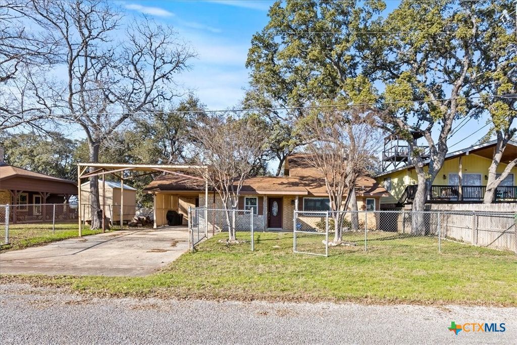 1075 Driftwind Drive, Canyon Lake, TX 78133