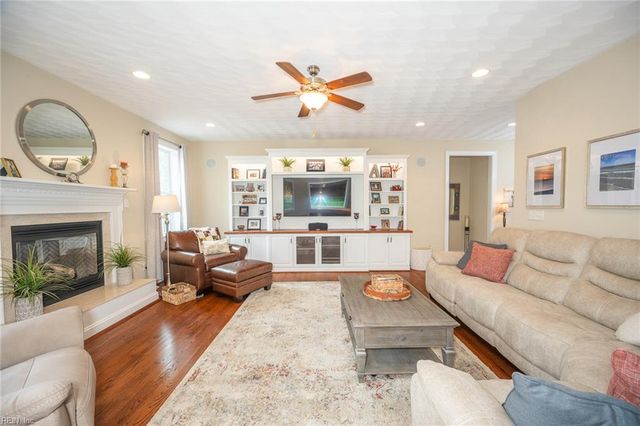 1853 Rein LN, Virginia Beach, VA 23456