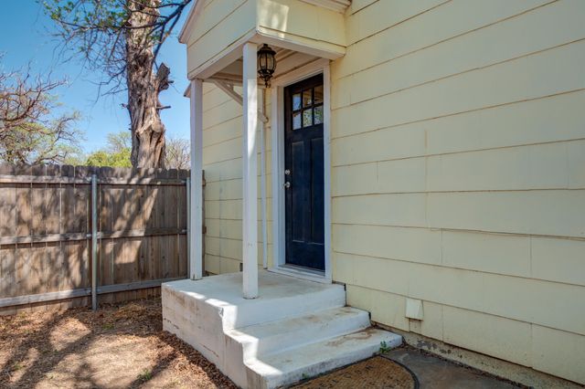 2701 33rd Street, Lubbock, TX 79410