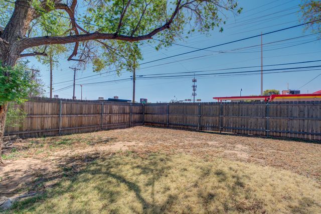2701 33rd Street, Lubbock, TX 79410