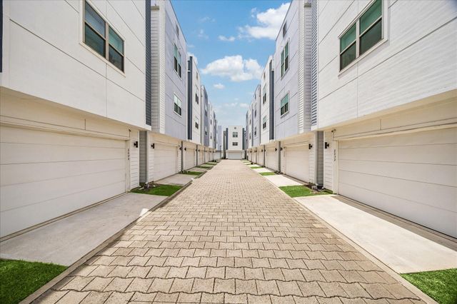 2228 Mcgowen Street, Houston, TX 77004