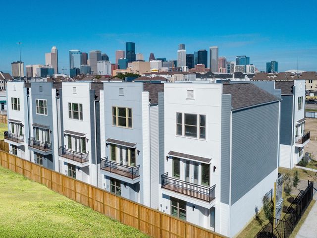 2228 Mcgowen Street, Houston, TX 77004