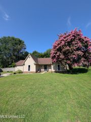7071 Bramble Lane, Walls, MS 38680