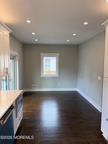 21 Bellevue Avenue, Leonardo, NJ 07737