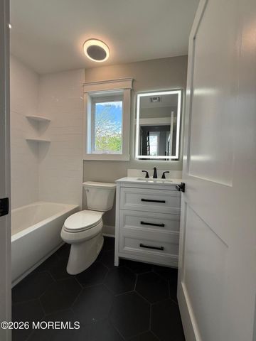 21 Bellevue Avenue, Leonardo, NJ 07737