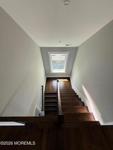 21 Bellevue Avenue, Leonardo, NJ 07737