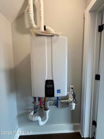 21 Bellevue Avenue, Leonardo, NJ 07737