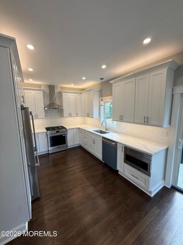 21 Bellevue Avenue, Leonardo, NJ 07737