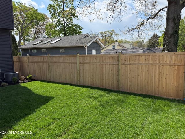 21 Bellevue Avenue, Leonardo, NJ 07737