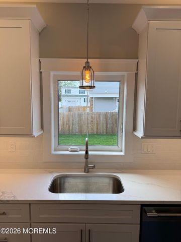 21 Bellevue Avenue, Leonardo, NJ 07737