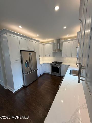 21 Bellevue Avenue, Leonardo, NJ 07737