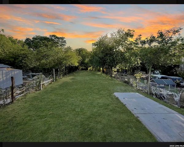 131 Los Arboles, San Antonio, TX 78214