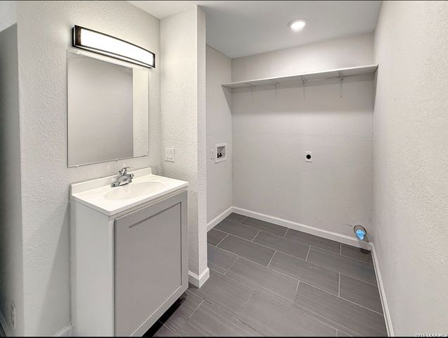131 Los Arboles, San Antonio, TX 78214