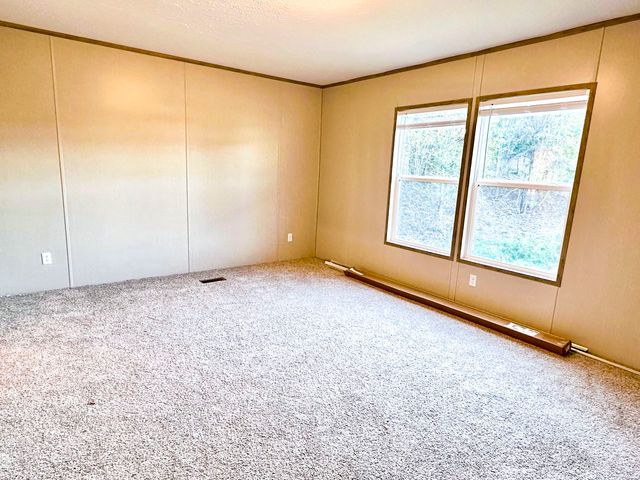 343 Bungalow Dr, Dandridge, TN 37725