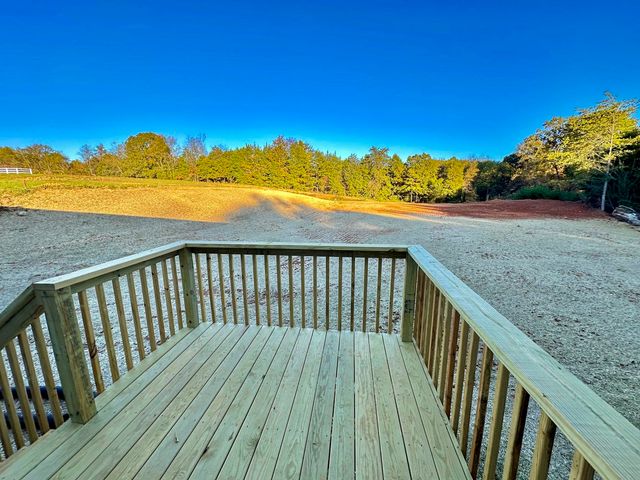 343 Bungalow Dr, Dandridge, TN 37725