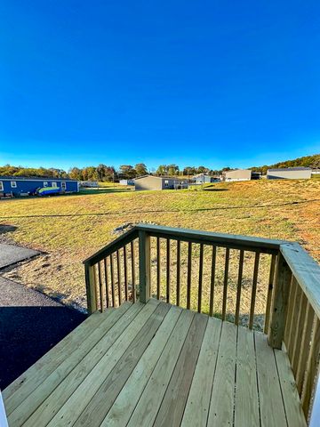 343 Bungalow Dr, Dandridge, TN 37725