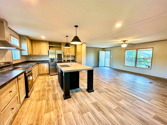 343 Bungalow Dr, Dandridge, TN 37725