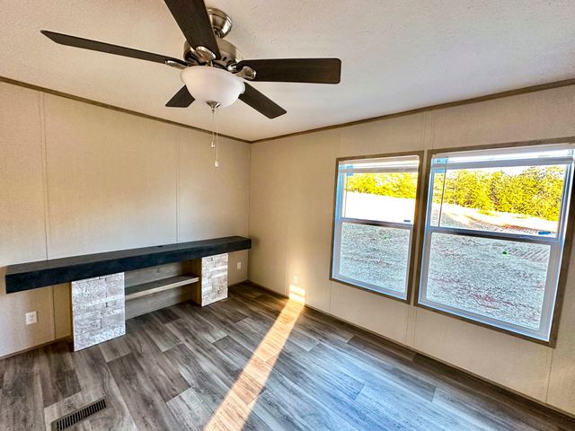 343 Bungalow Dr, Dandridge, TN 37725