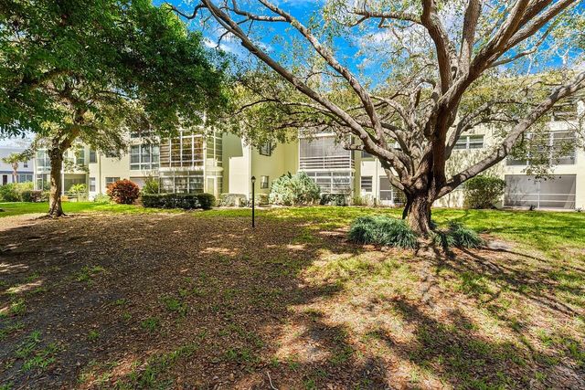 1100 Ponce De Leon Circle N210, Vero Beach, FL 32960