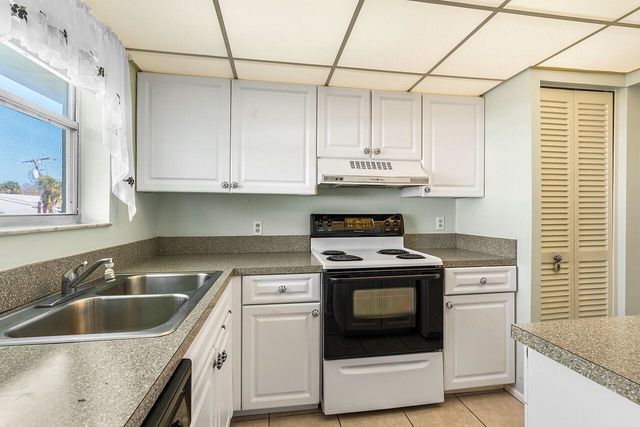 1100 Ponce De Leon Circle N210, Vero Beach, FL 32960