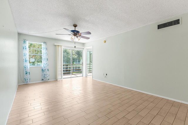 1100 Ponce De Leon Circle N210, Vero Beach, FL 32960