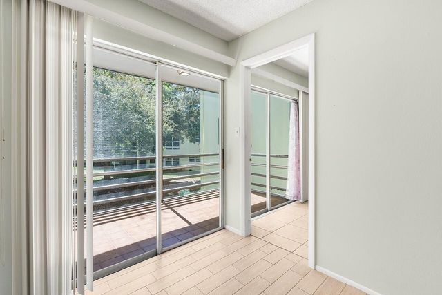 1100 Ponce De Leon Circle N210, Vero Beach, FL 32960