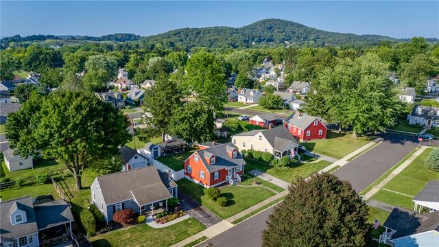 557 Ellen Street, Hellertown Boro, PA 18055