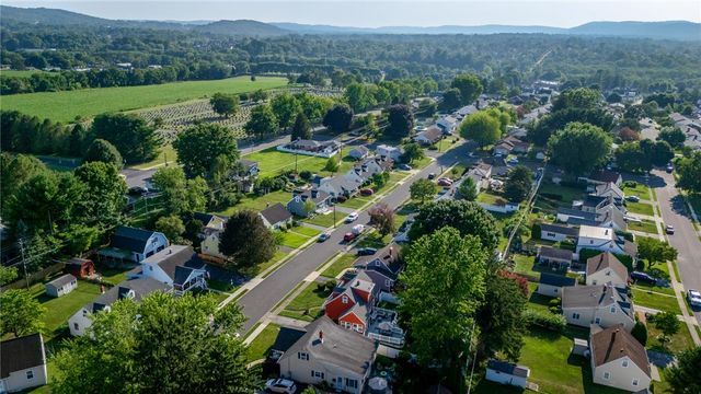 557 Ellen Street, Hellertown Boro, PA 18055