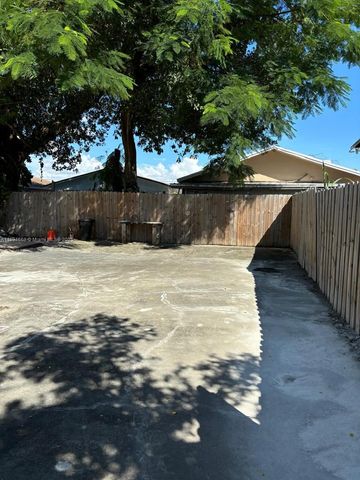 2359 NW 32nd St, Miami, FL 33142