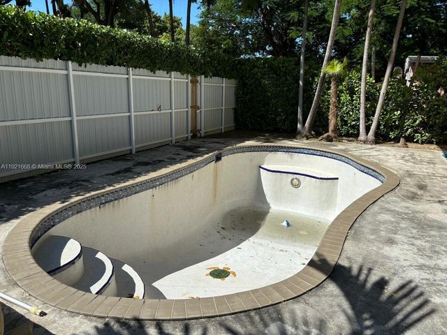 2359 NW 32nd St, Miami, FL 33142