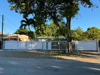 2359 NW 32nd St, Miami, FL 33142