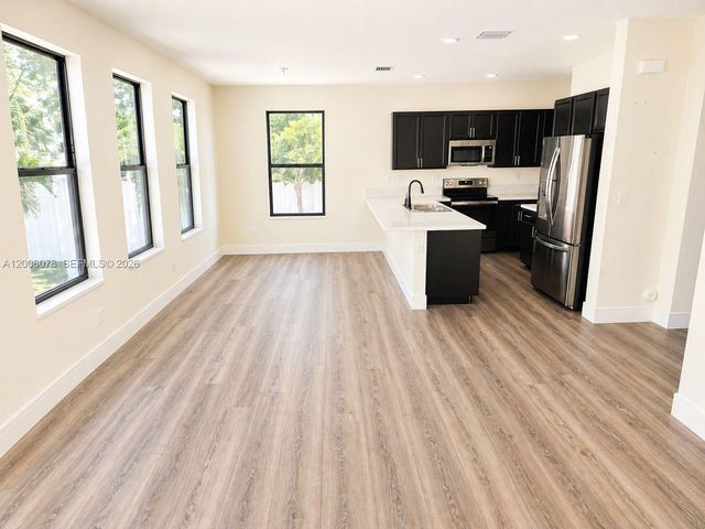 3506 W 106th Ter, Hialeah, FL 33018